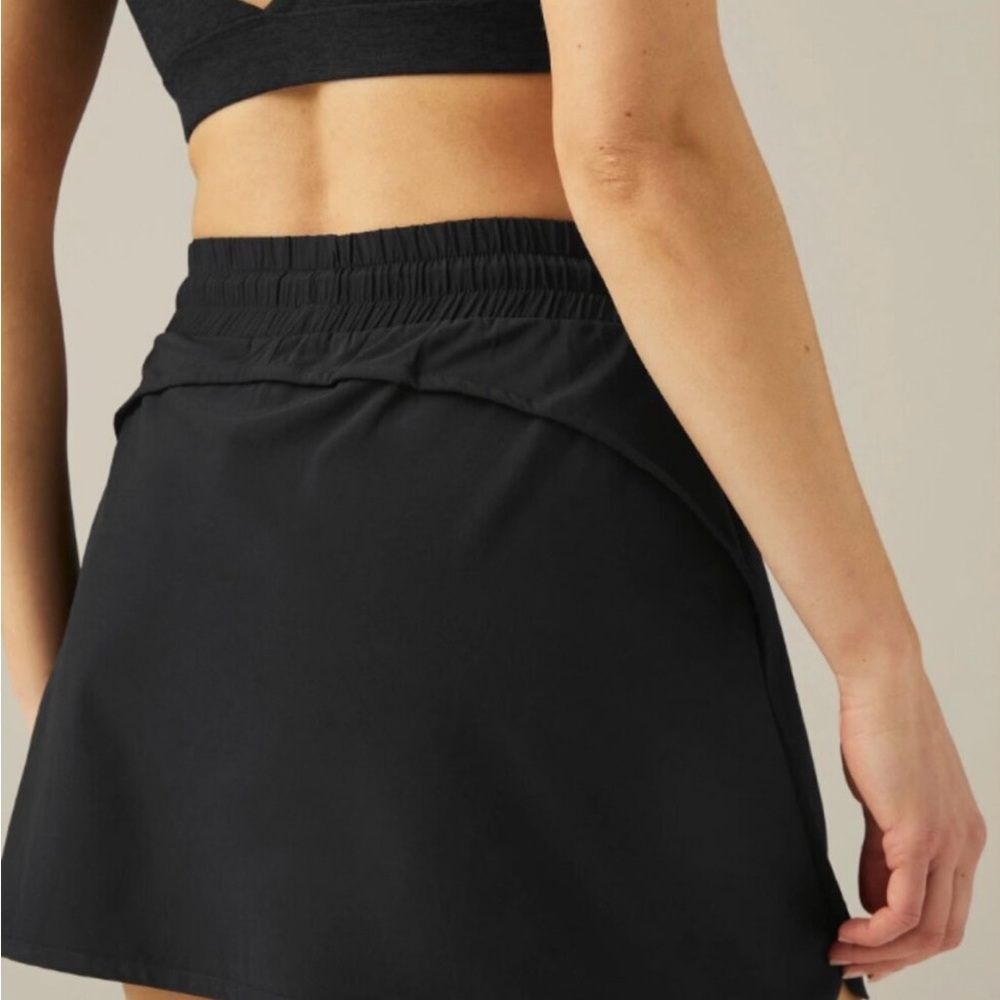 NWT Beyond Yoga In Stride Lined Skirt Stretch Woven XS Black Built-In Shorts $88 - Picture 6 of 15